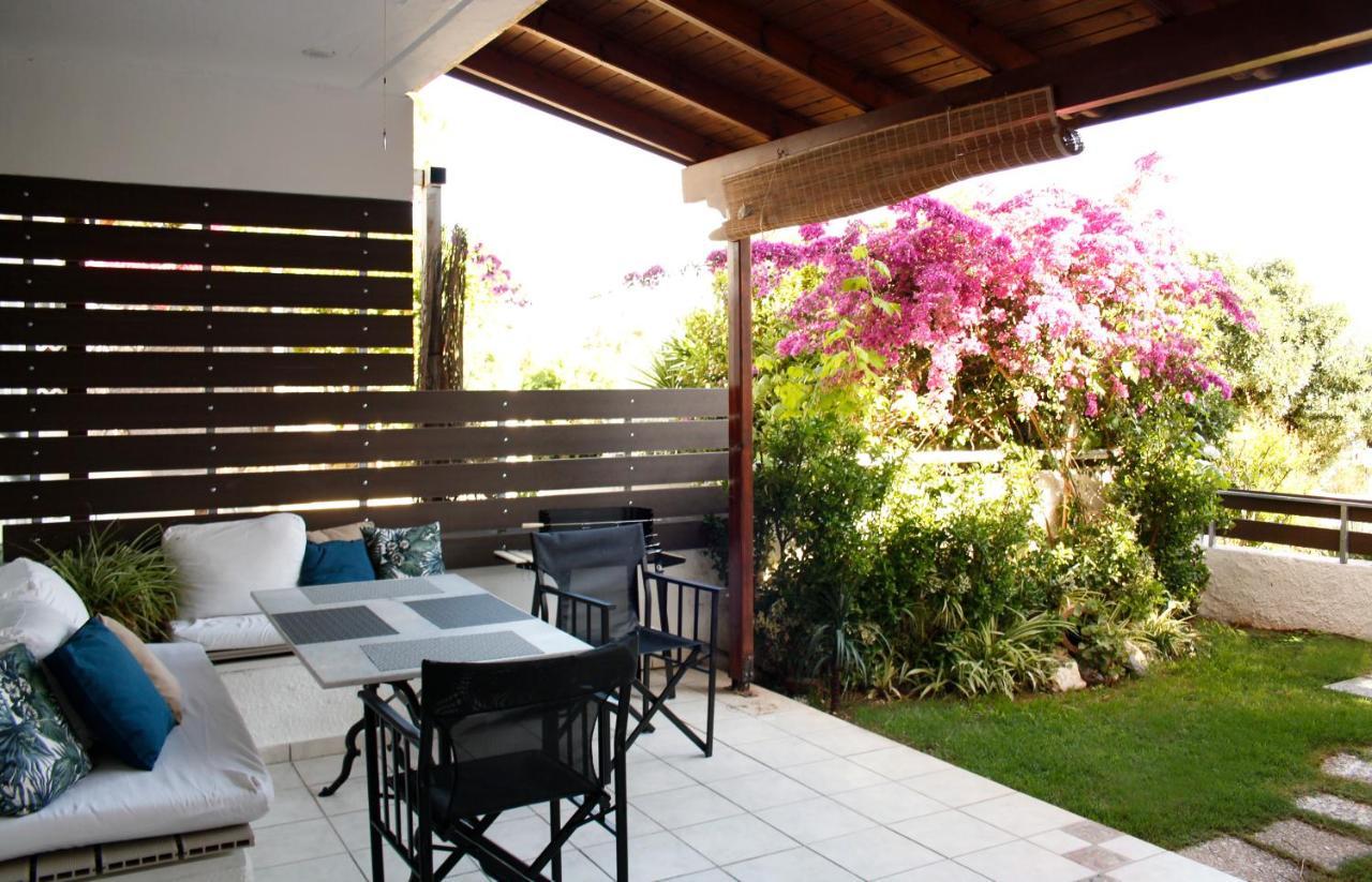 Beachfront Garden Apartment- Atlas Complex Loutraki  Exterior photo